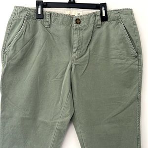 Old Navy Women’s Cropped Pants in Army Green Size Petite L 100% Cotton